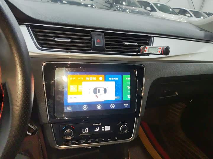 Фото 13 - Skoda Rapid