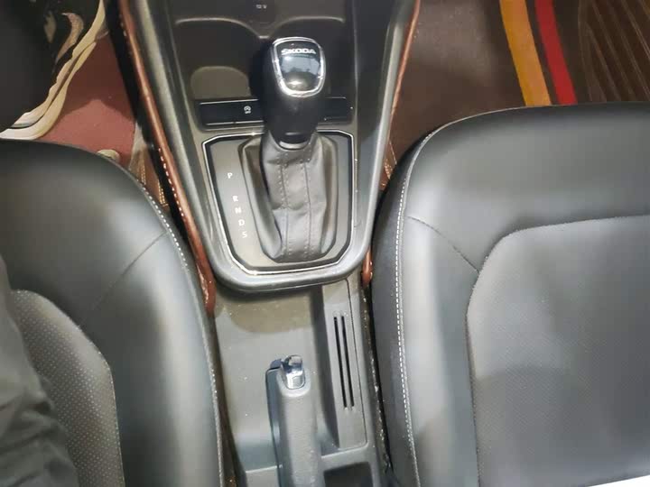 Фото 14 - Skoda Rapid