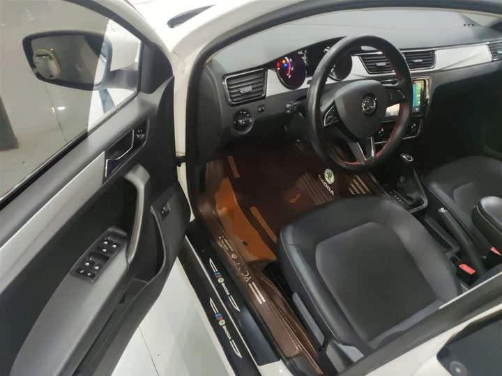 Фото 16 - Skoda Rapid