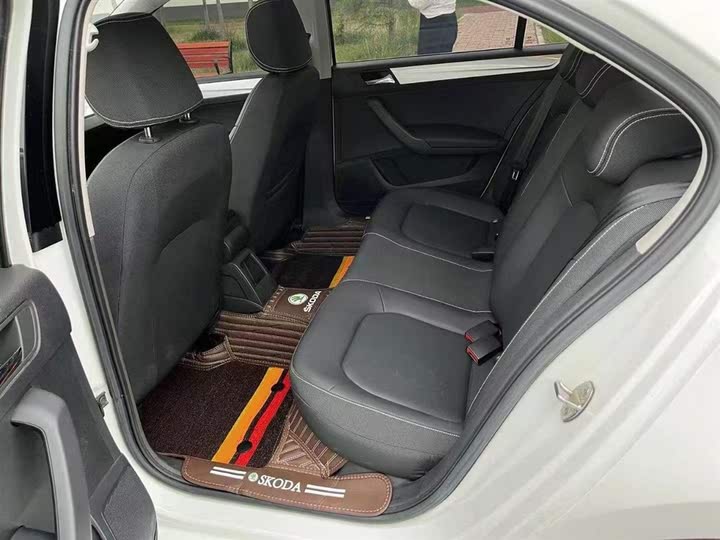 Фото 17 - Skoda Rapid