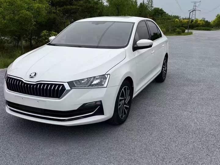 Фото 2 - Skoda Rapid