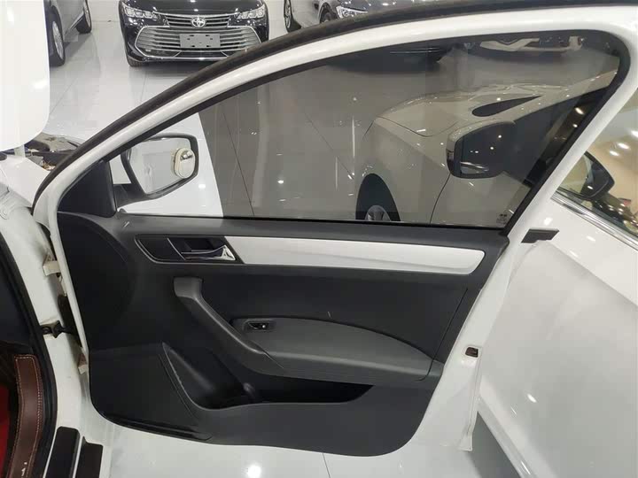 Фото 26 - Skoda Rapid