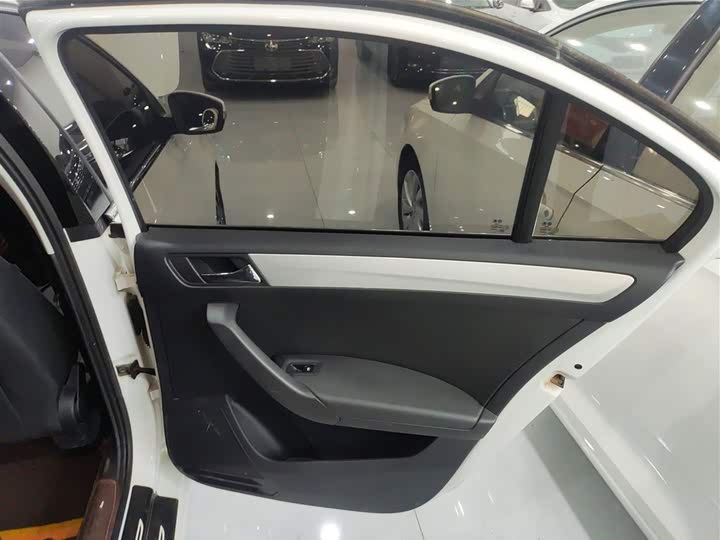 Фото 27 - Skoda Rapid