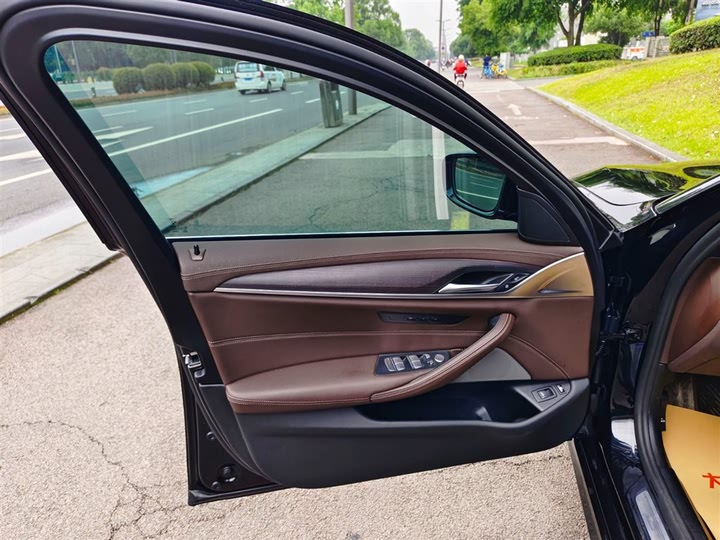 Фото 6 - BMW 5 Series Hybrid