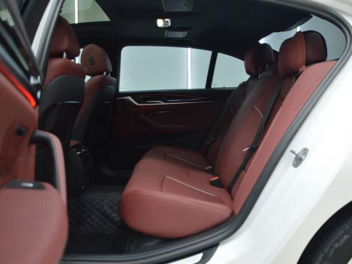 Фото 10 - BMW 5 Series