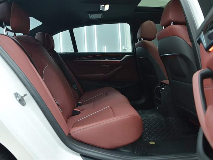 Фото 13 - BMW 5 Series