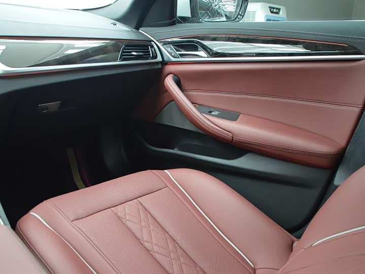 Фото 17 - BMW 5 Series