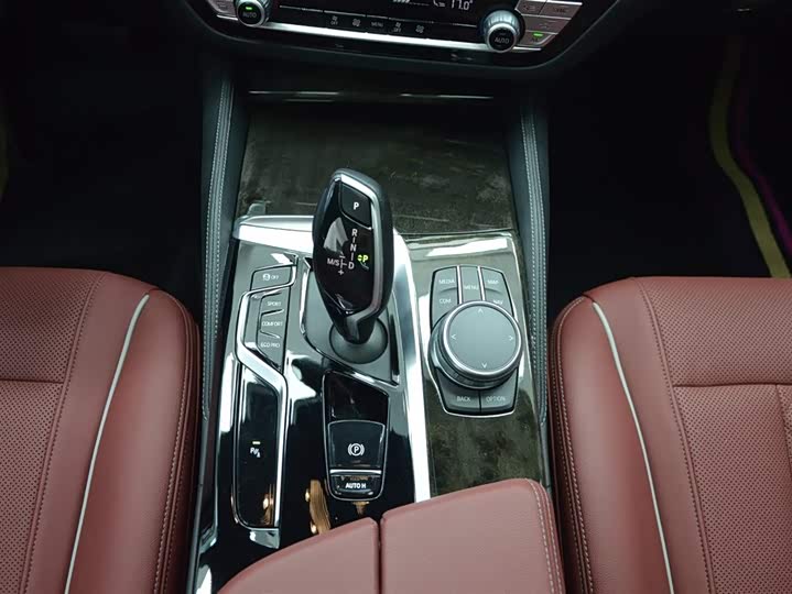 Фото 18 - BMW 5 Series