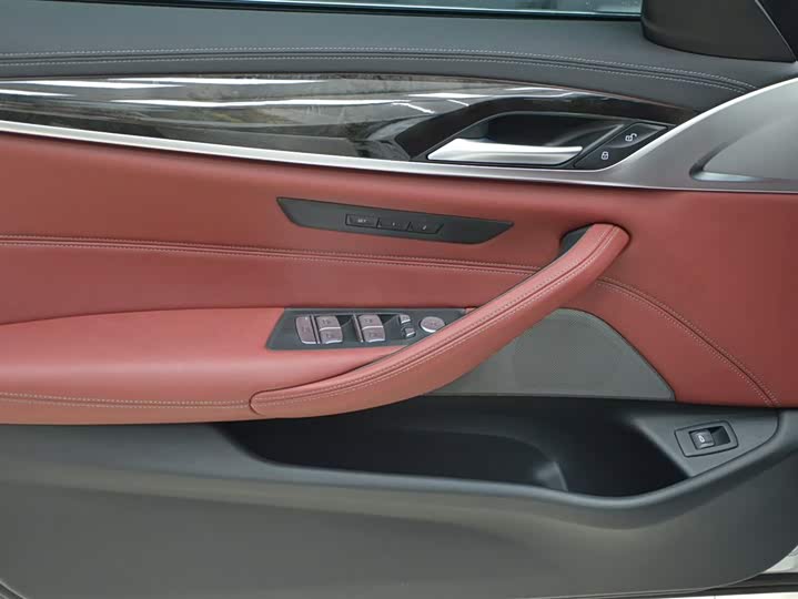 Фото 6 - BMW 5 Series