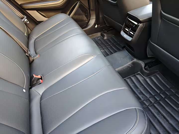 Фото 12 - Roewe i5