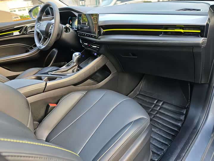 Фото 13 - Roewe i5