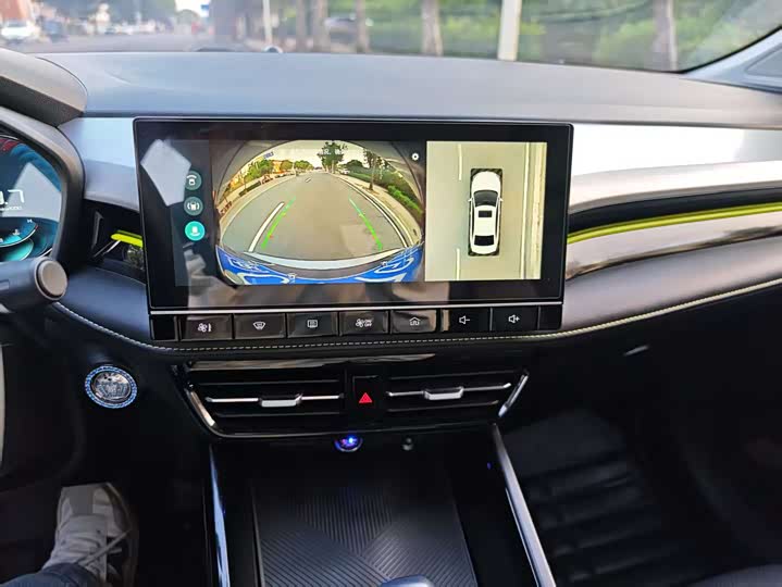 Фото 16 - Roewe i5