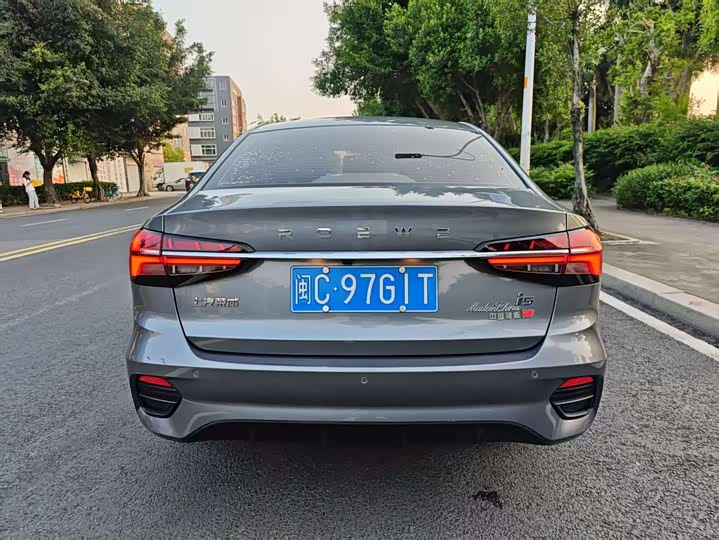 Фото 18 - Roewe i5