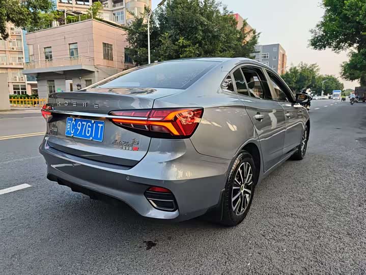 Фото 19 - Roewe i5