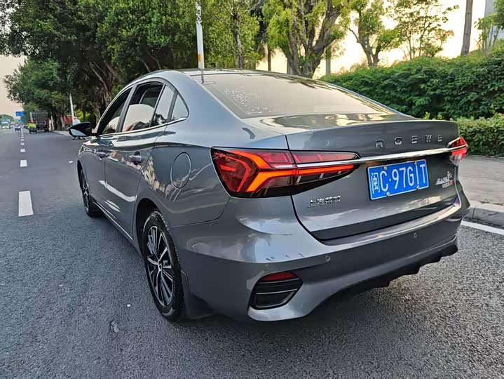 Фото 20 - Roewe i5