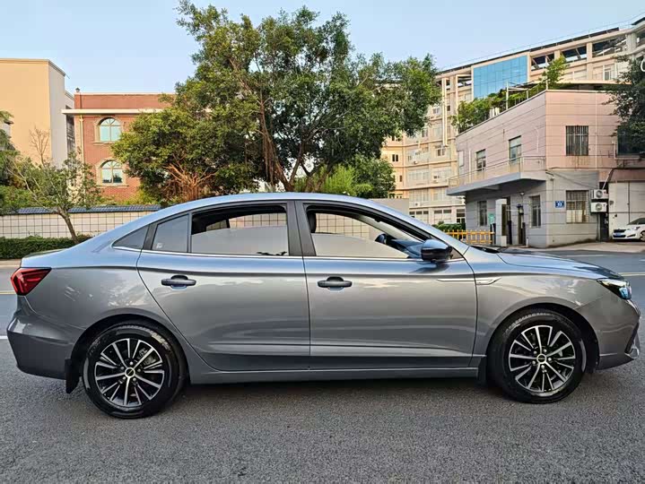 Фото 3 - Roewe i5