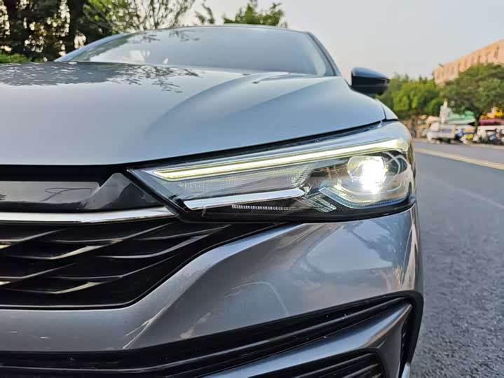 Фото 5 - Roewe i5