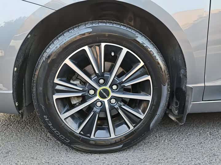 Фото 6 - Roewe i5