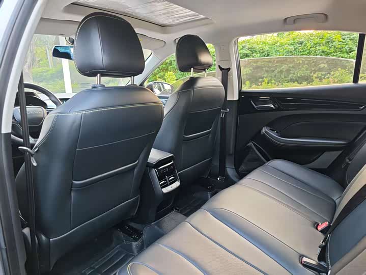 Фото 7 - Roewe i5