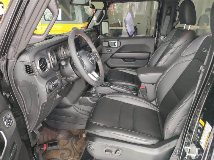 Фото 15 - Jeep Wrangler