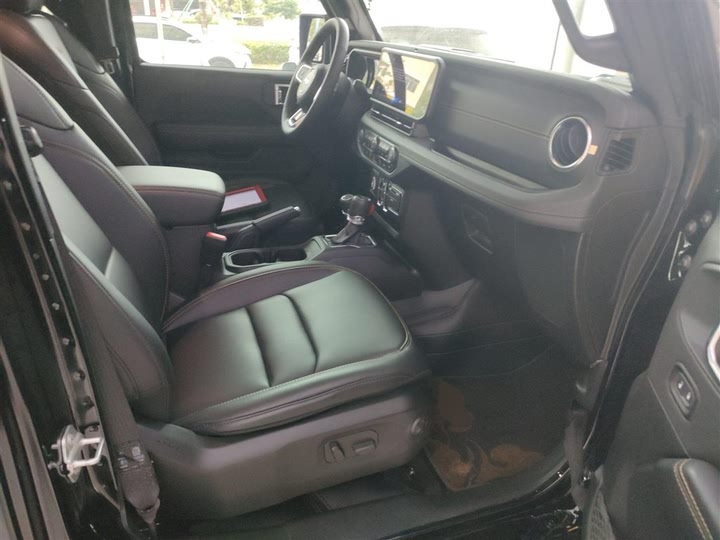 Фото 25 - Jeep Wrangler