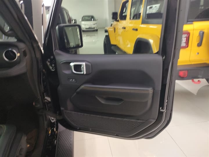 Фото 26 - Jeep Wrangler