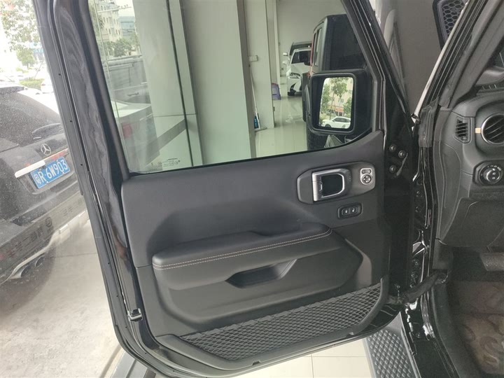 Фото 28 - Jeep Wrangler