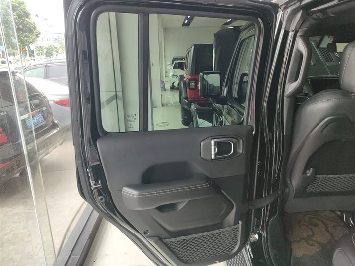 Фото 29 - Jeep Wrangler