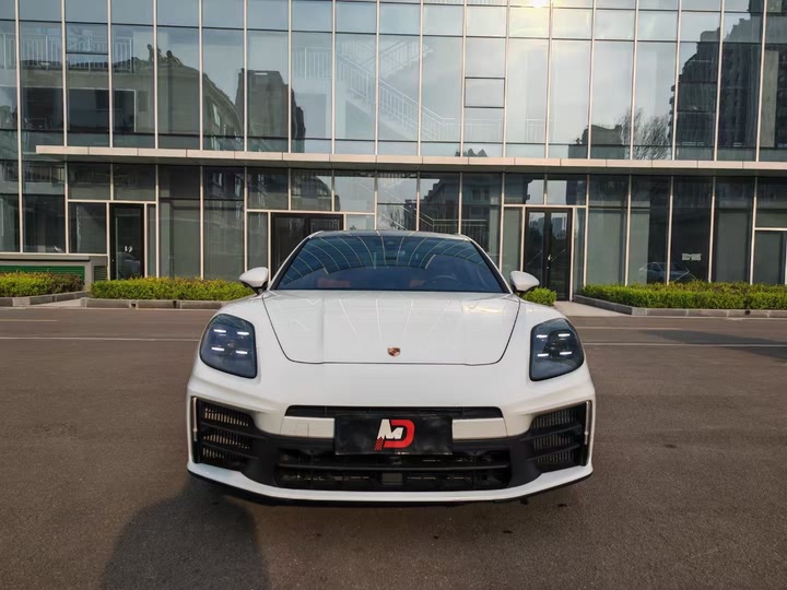 Фото 2 - Porsche Panamera