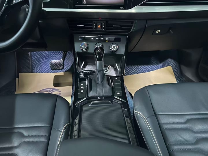 Фото 12 - Volkswagen Passat