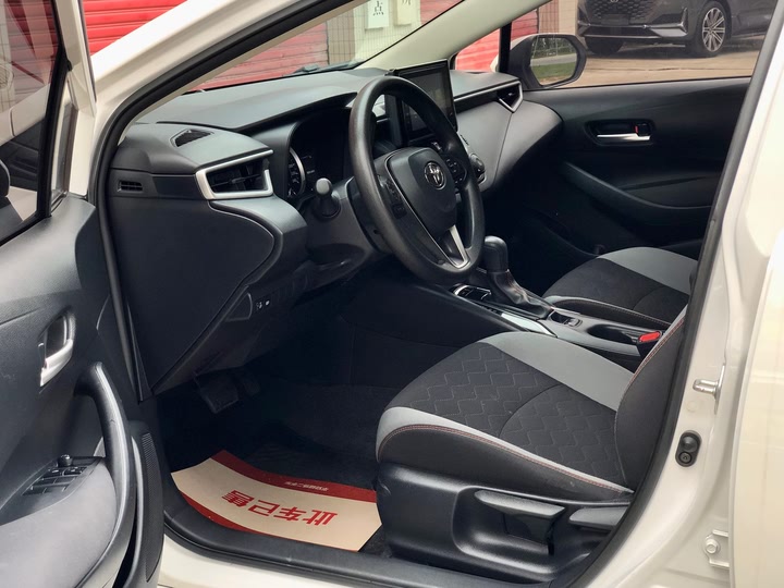 Фото 12 - Toyota Corolla