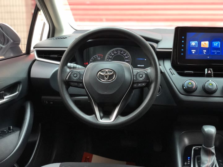 Фото 14 - Toyota Corolla