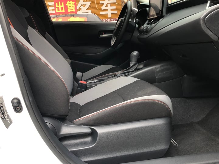 Фото 18 - Toyota Corolla