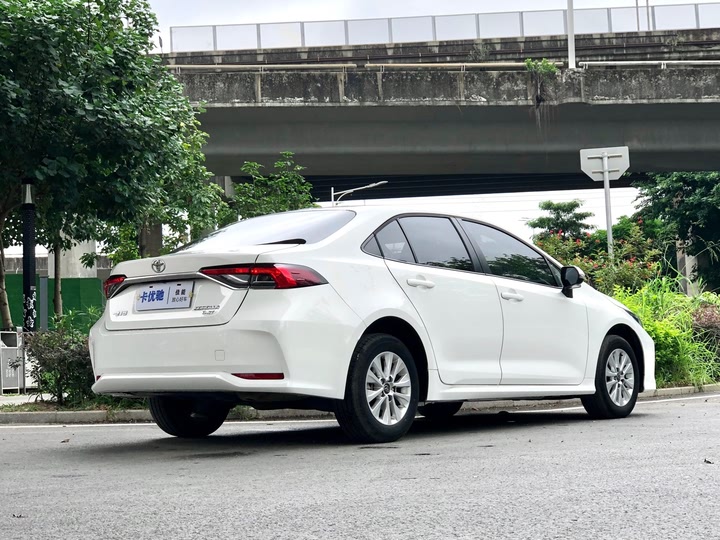 Фото 5 - Toyota Corolla