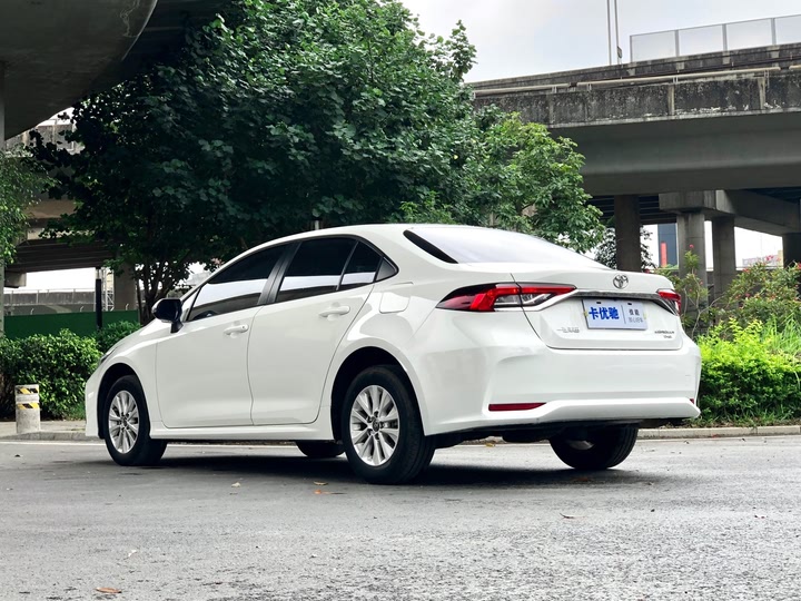 Фото 8 - Toyota Corolla