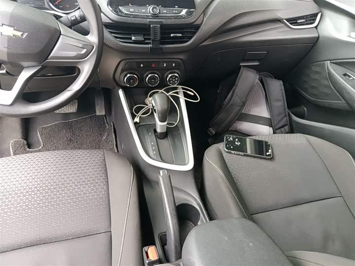 Фото 14 - Chevrolet Onix (Cavalier)