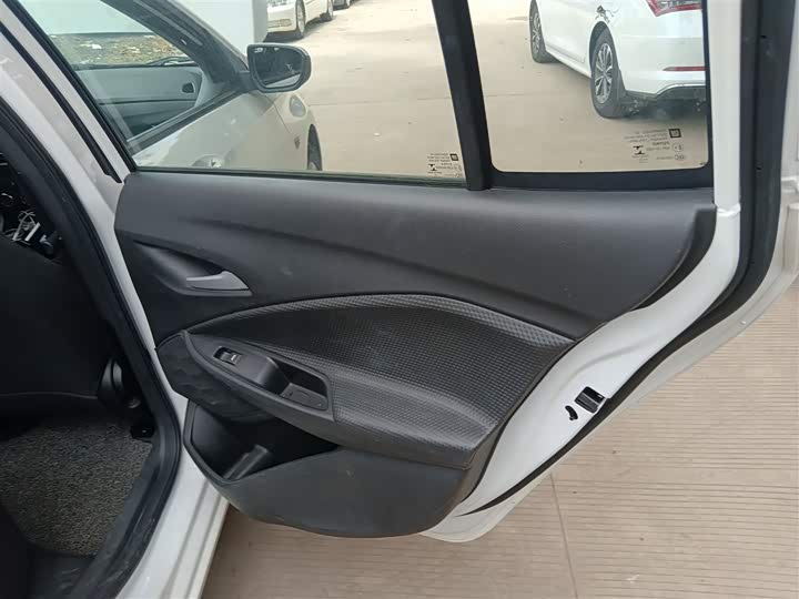 Фото 27 - Chevrolet Onix (Cavalier)