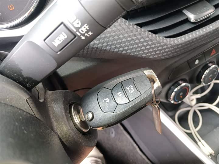 Фото 9 - Chevrolet Onix (Cavalier)