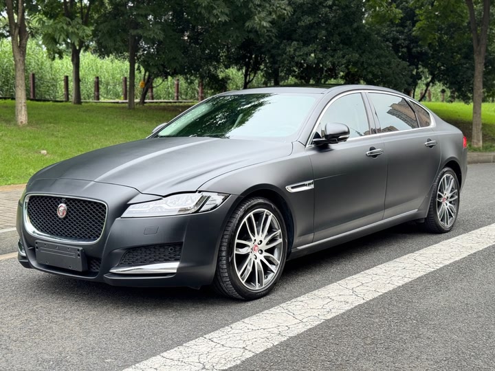 Фото 1 - Jaguar XF L