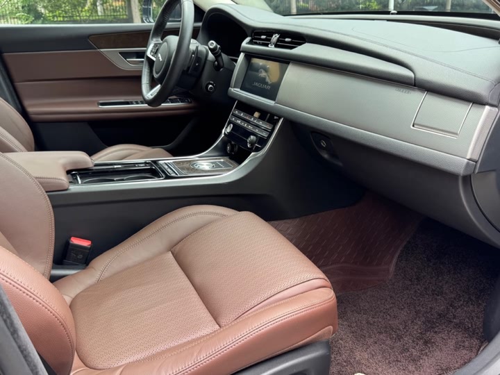 Фото 10 - Jaguar XF L