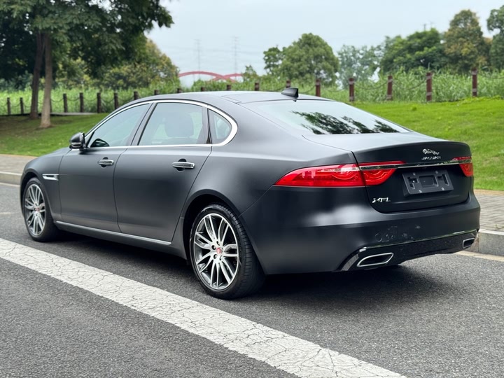 Фото 4 - Jaguar XF L