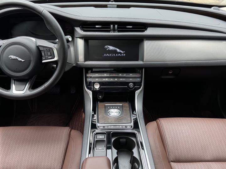 Фото 9 - Jaguar XF L