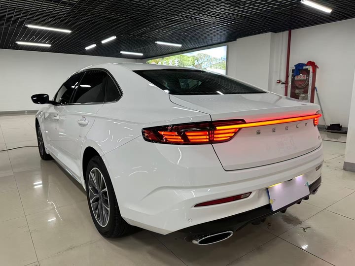 Фото 8 - Geely Preface