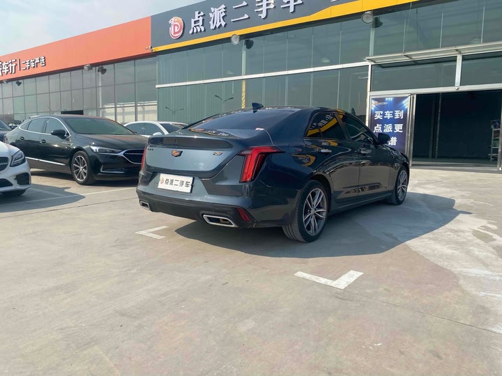 Фото 17 - Cadillac CT4