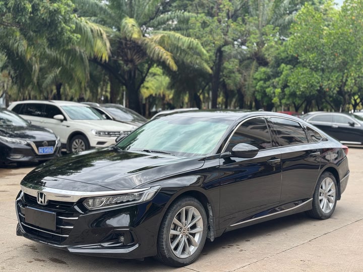 Фото 1 - Honda Accord