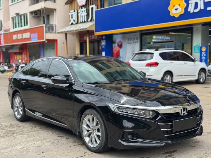 Фото 3 - Honda Accord