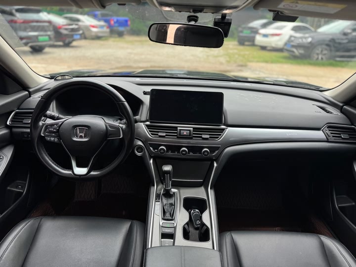 Фото 4 - Honda Accord