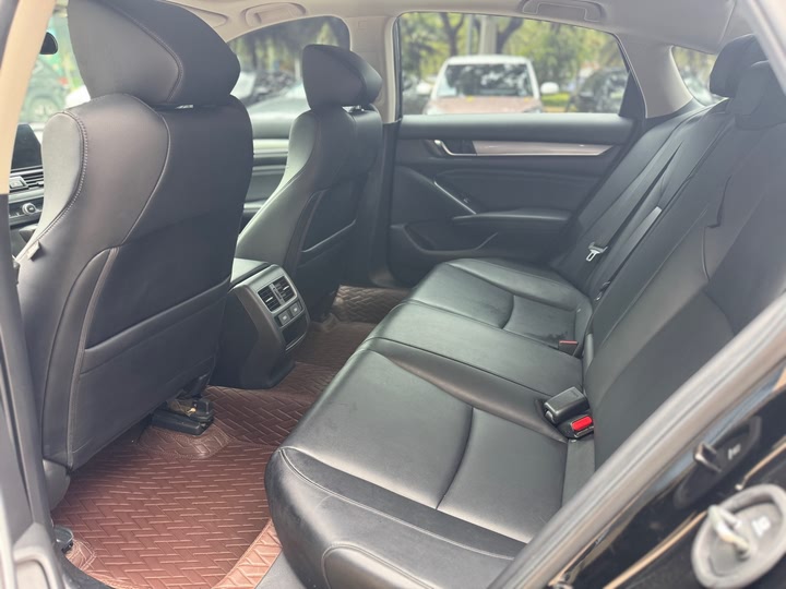 Фото 6 - Honda Accord