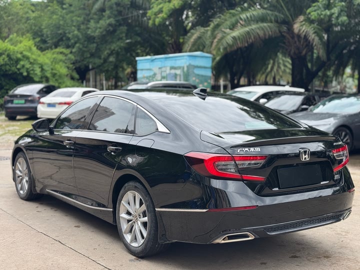 Фото 9 - Honda Accord