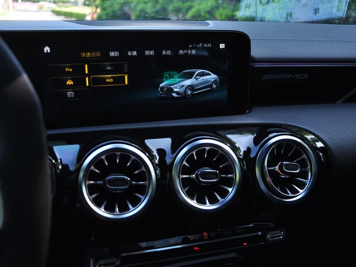 Фото 10 - Mercedes-Benz CLA-Class AMG